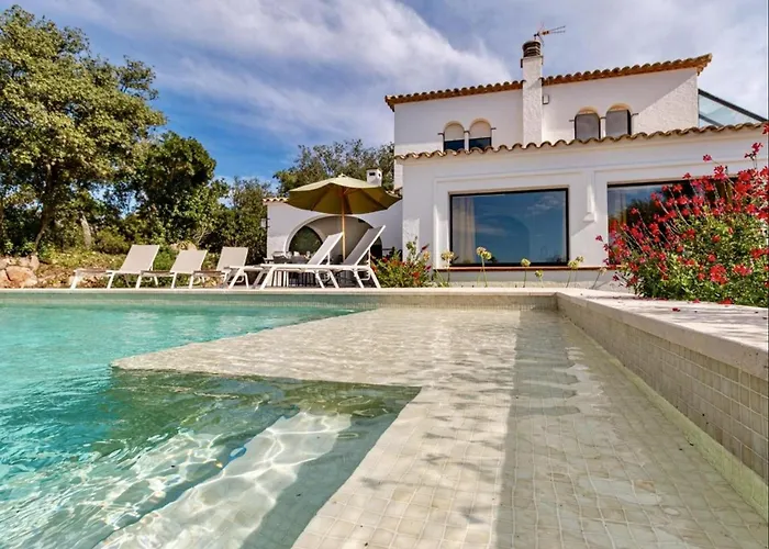 Mas Nou Costabravasi بيت للعطل